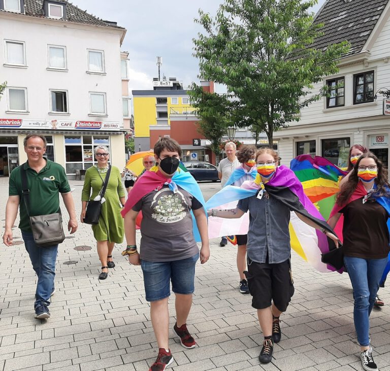 Bunte Fahnen für ein buntes Wülfrath